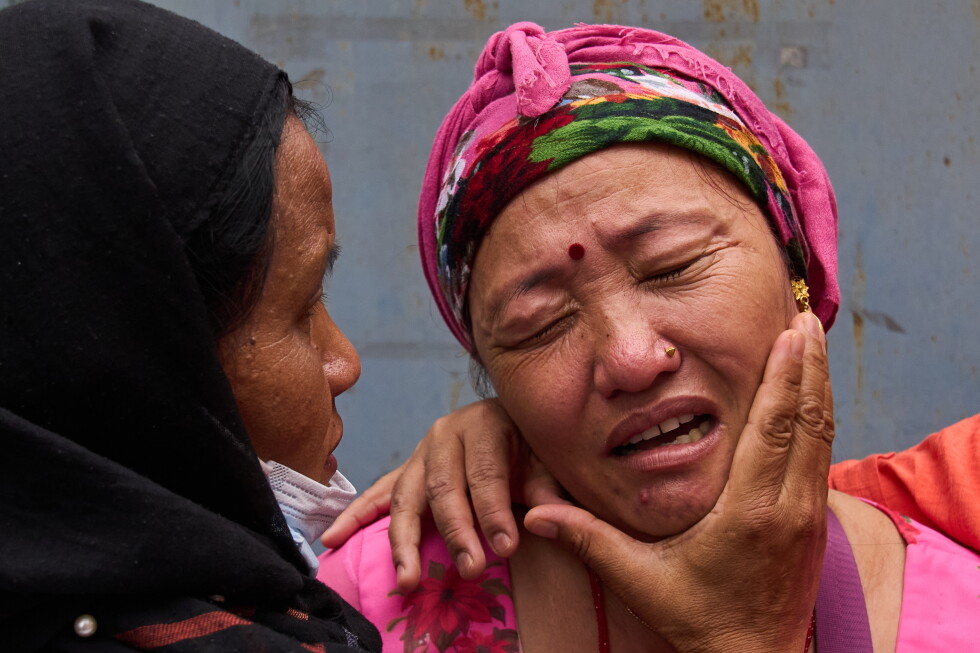 Nepal Flood Death Toll Rises Past 900 as Rescuers Race to Reach Trapped Hydropower Workers