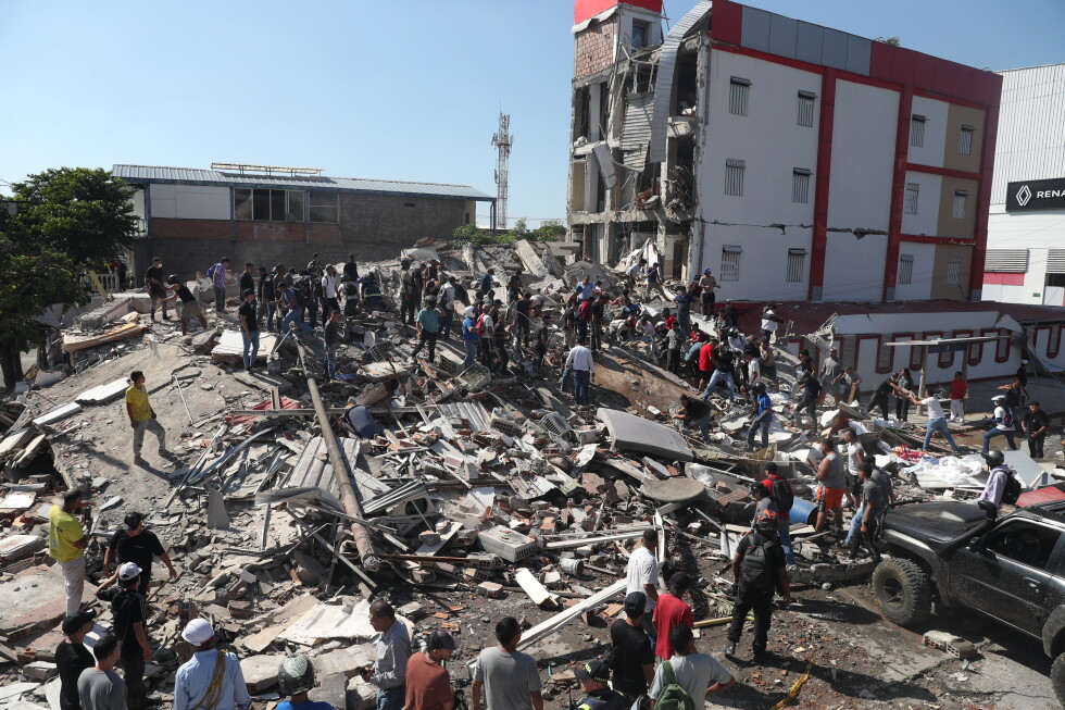 7.4-Magnitude Earthquake Strikes Western Colombia, Killing Dozens